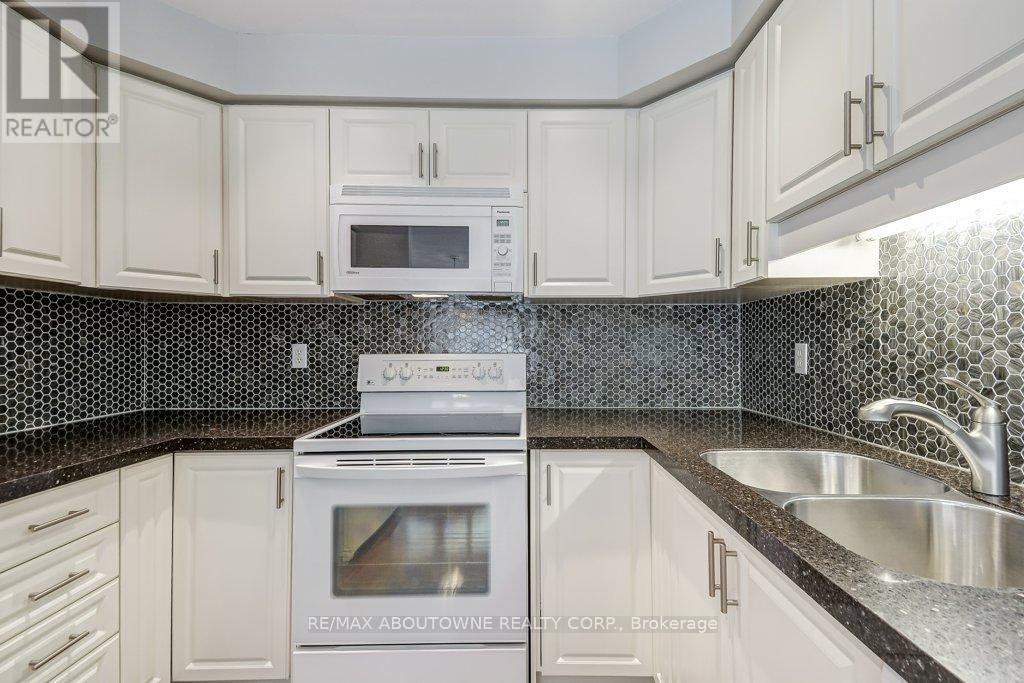 1248 Heritage Way, Oakville, Ontario  L6M 2T6 - Photo 15 - W13005628