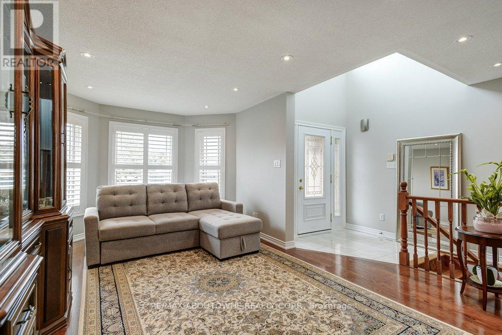 1248 Heritage Way, Oakville, Ontario  L6M 2T6 - Photo 8 - W13005628