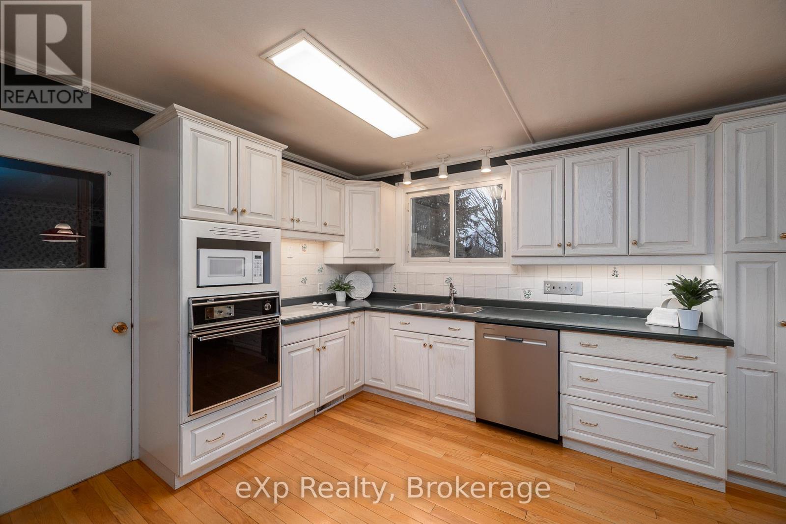 570 7th Street W, Owen Sound, Ontario  N4K 3L6 - Photo 25 - X13005228