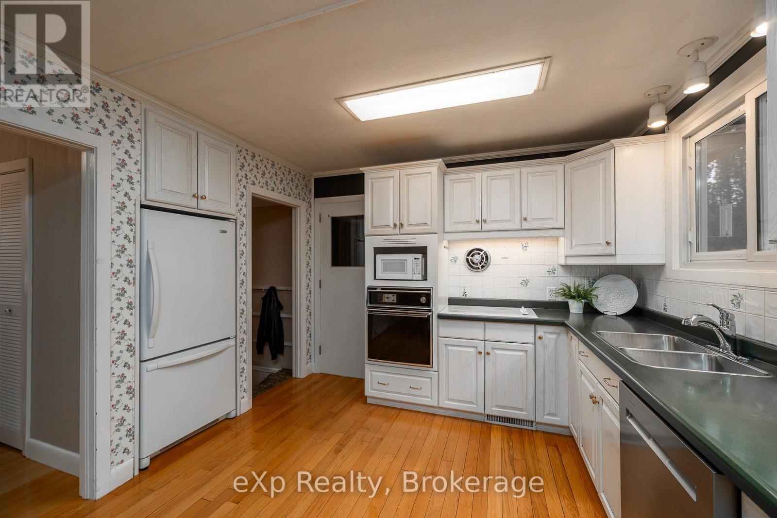 570 7th Street W, Owen Sound, Ontario  N4K 3L6 - Photo 24 - X13005228