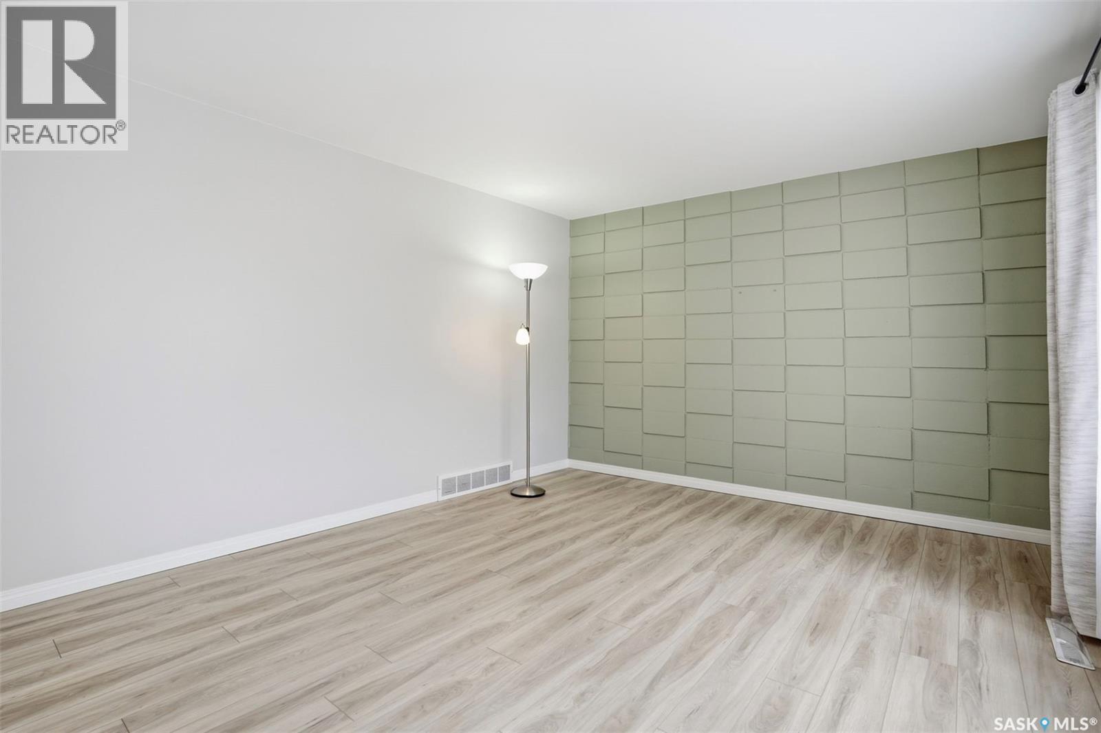 2807 A&b Estey Drive, Saskatoon, Saskatchewan  S7J 2V6 - Photo 4 - SK033049