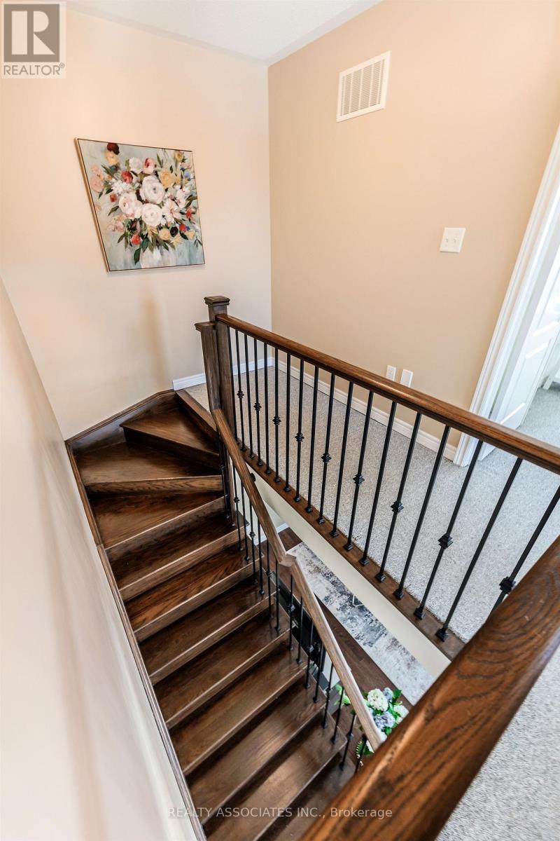 19 Bearings Avenue, Whitchurch-Stouffville, Ontario  L4A 0W6 - Photo 22 - N12951844