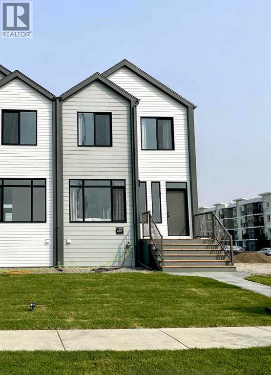 689 Blackwolf Boulevard N, Lethbridge, Alberta  T1H 7H7 - Photo 2 - A2211295