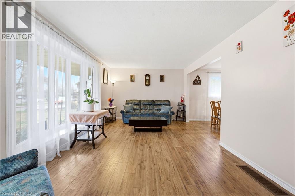 13 Brooks Court, Brantford, Ontario  N3R 6X9 - Photo 8 - 40816749