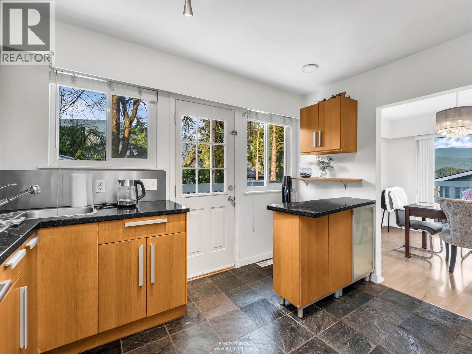 4158 Mt Seymour Parkway, North Vancouver, British Columbia  V7G 1C5 - Photo 11 - R3105125