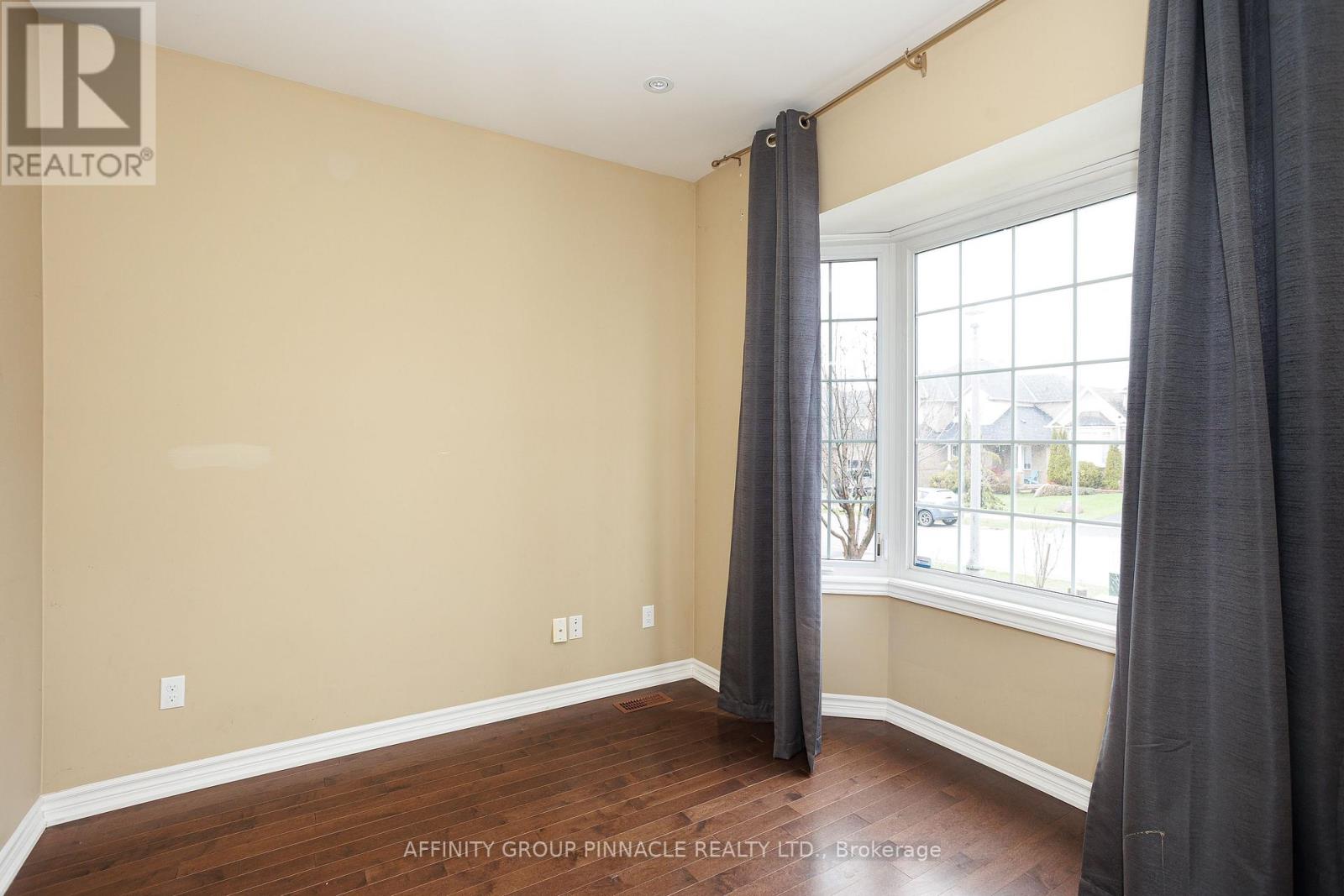 31 Ellis Crescent, Kawartha Lakes, Ontario  K9V 0A5 - Photo 5 - X12928320