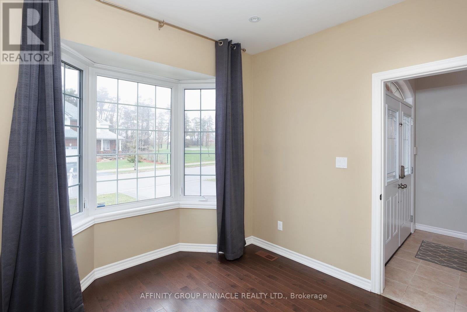 31 Ellis Crescent, Kawartha Lakes, Ontario  K9V 0A5 - Photo 6 - X12928320