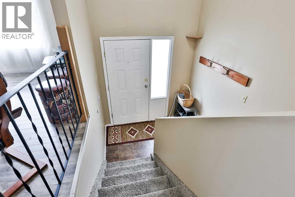 113 Cayuga Crescent W, Lethbridge, Alberta  T1H 6K5 - Photo 2 - A2302017