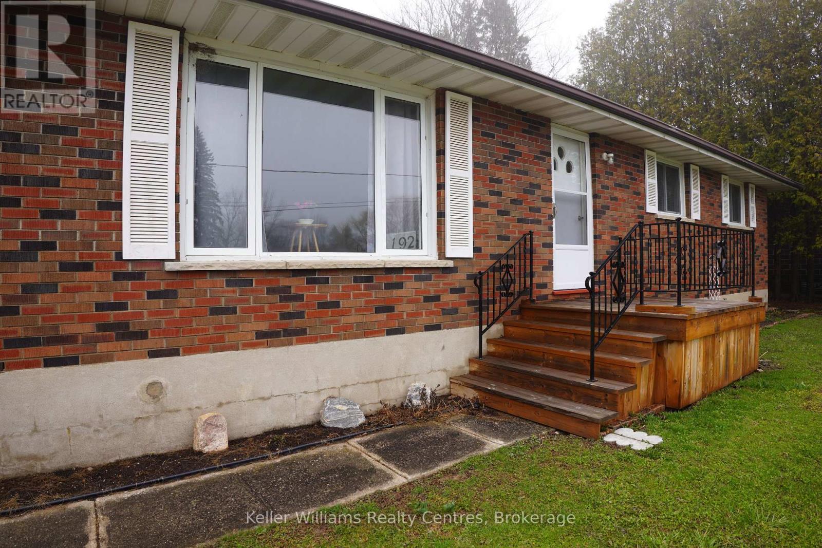 192 George Street, South Bruce Peninsula, Ontario  N0H 2T0 - Photo 3 - X13005664