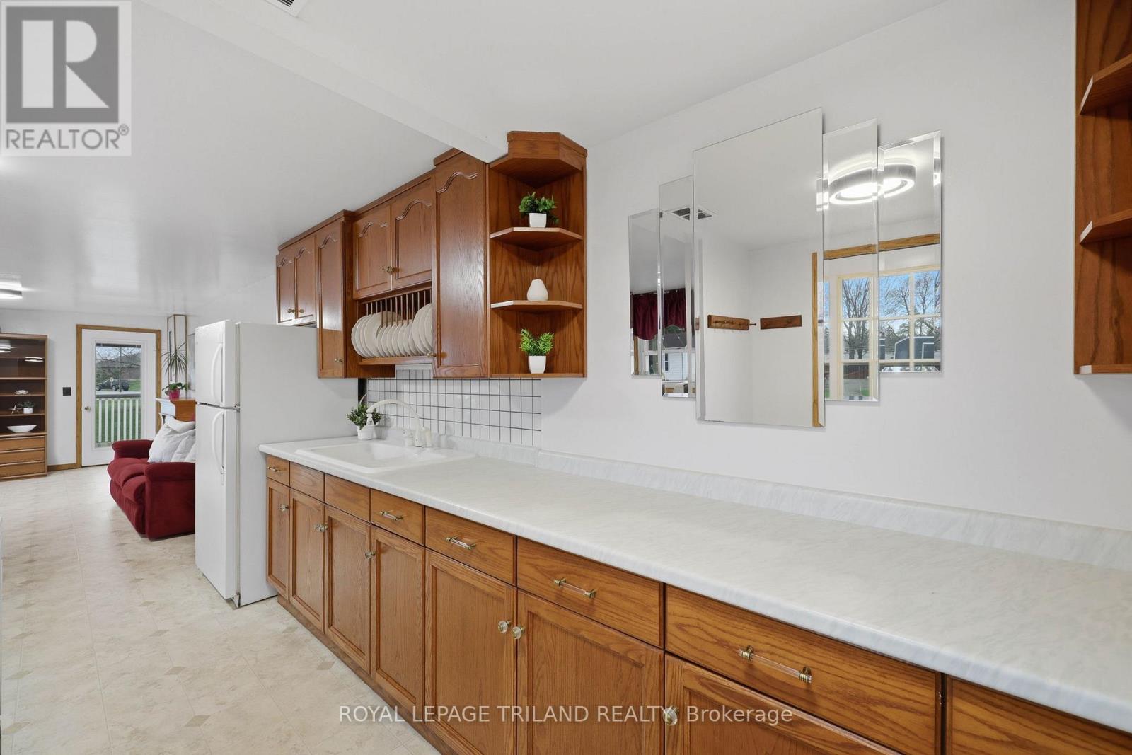 75 Sherrard Street, Lambton Shores, Ontario  N0M 2N0 - Photo 11 - X13005936