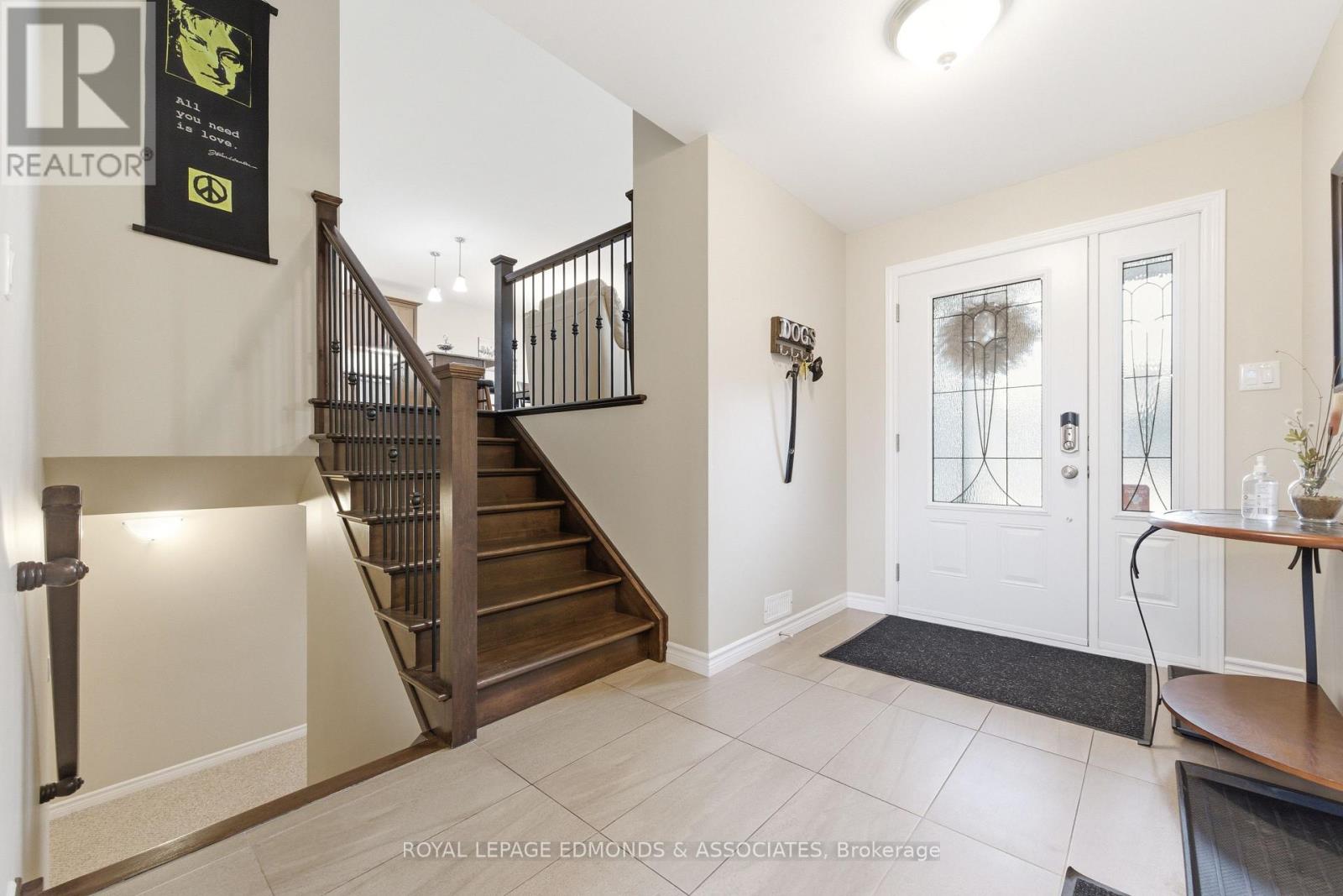 5 Nile Street, Petawawa, Ontario  K8H 2W8 - Photo 6 - X13005946