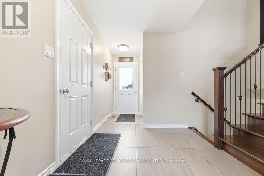 5 Nile Street, Petawawa, Ontario  K8H 2W8 - Photo 7 - X13005946