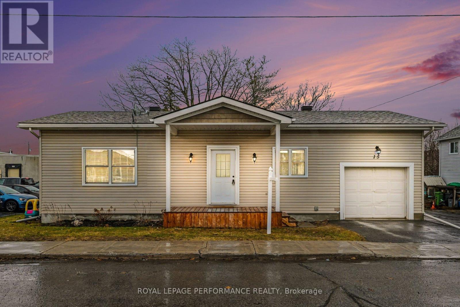 15 FORGET STREET, Russell, Ontario