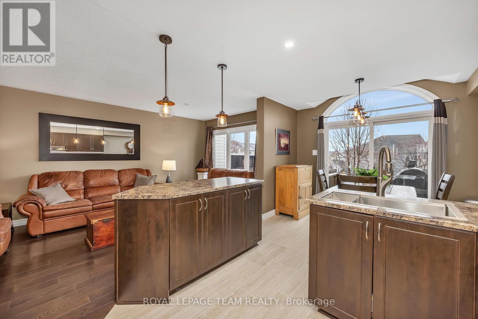 217 Hunterbrook Street, Ottawa, Ontario  K2K 0E6 - Photo 6 - X13006092