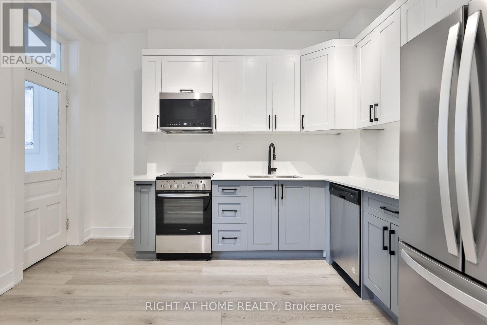 2f - 552 College Street, Toronto, Ontario  M6G 1B1 - Photo 4 - C13005764