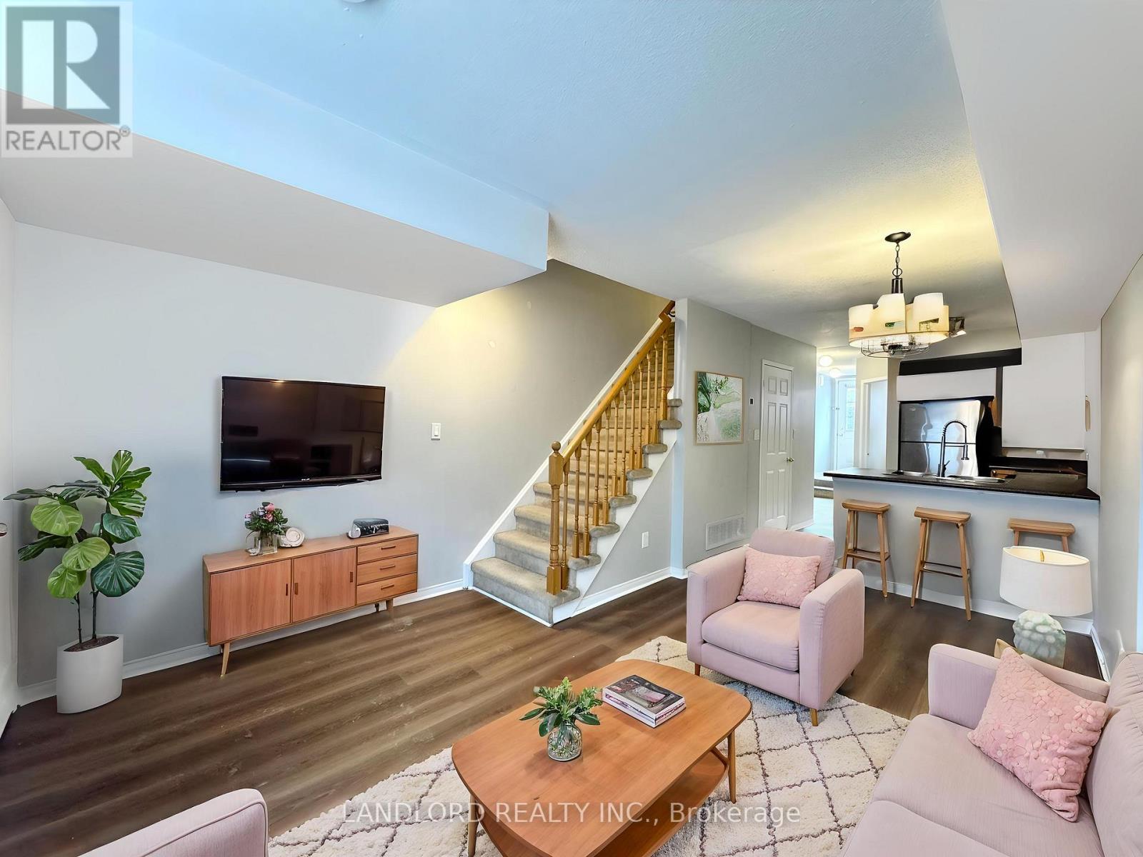 91 - 65 Turntable Crescent, Toronto, Ontario  M6H 4K8 - Photo 8 - W12763746