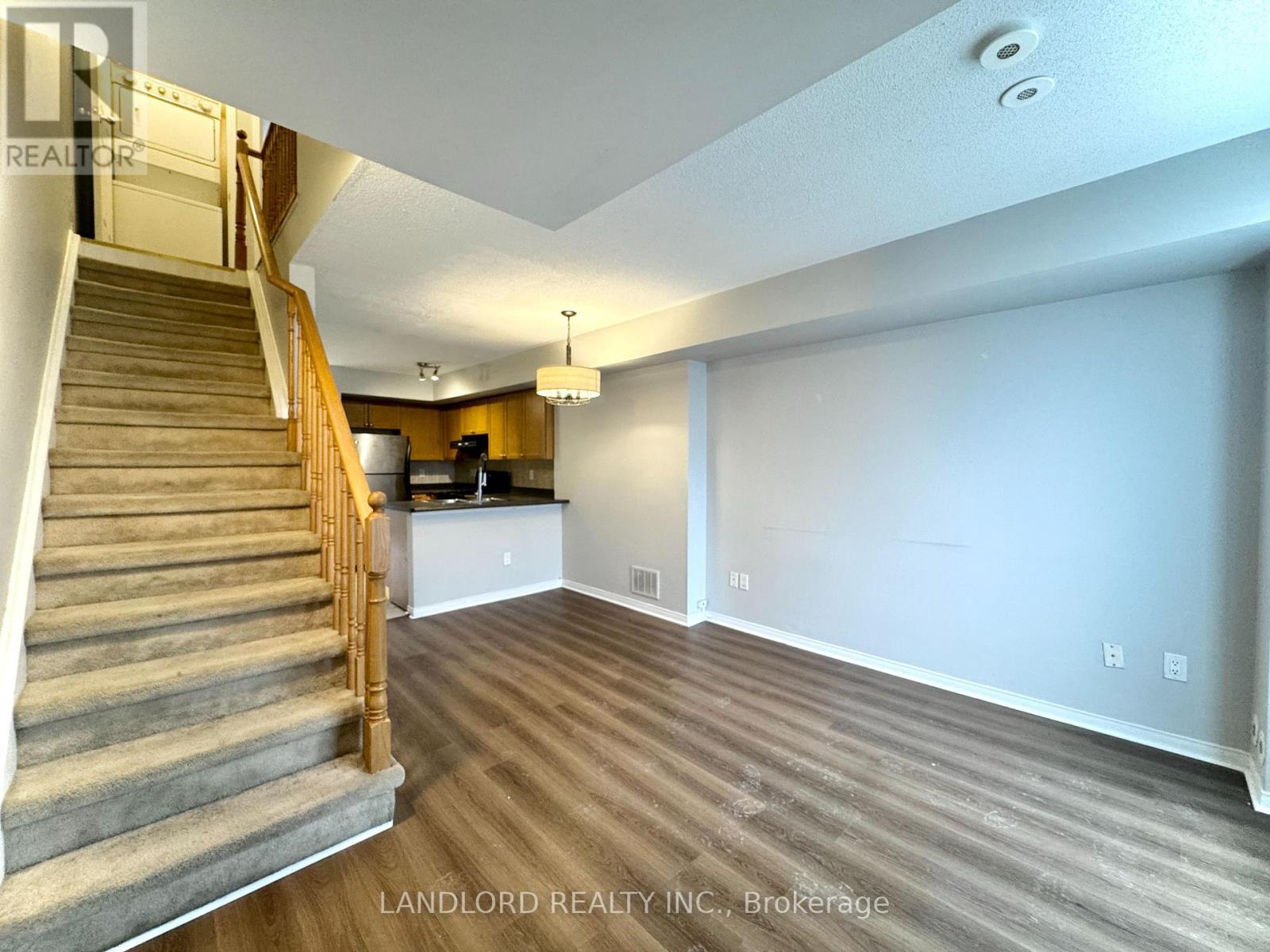 91 - 65 Turntable Crescent, Toronto, Ontario  M6H 4K8 - Photo 9 - W12763746