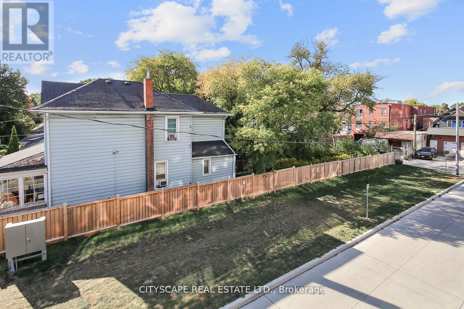 217 - 286 Main Street, Toronto, Ontario  M4C 0B3 - Photo 25 - E13005708