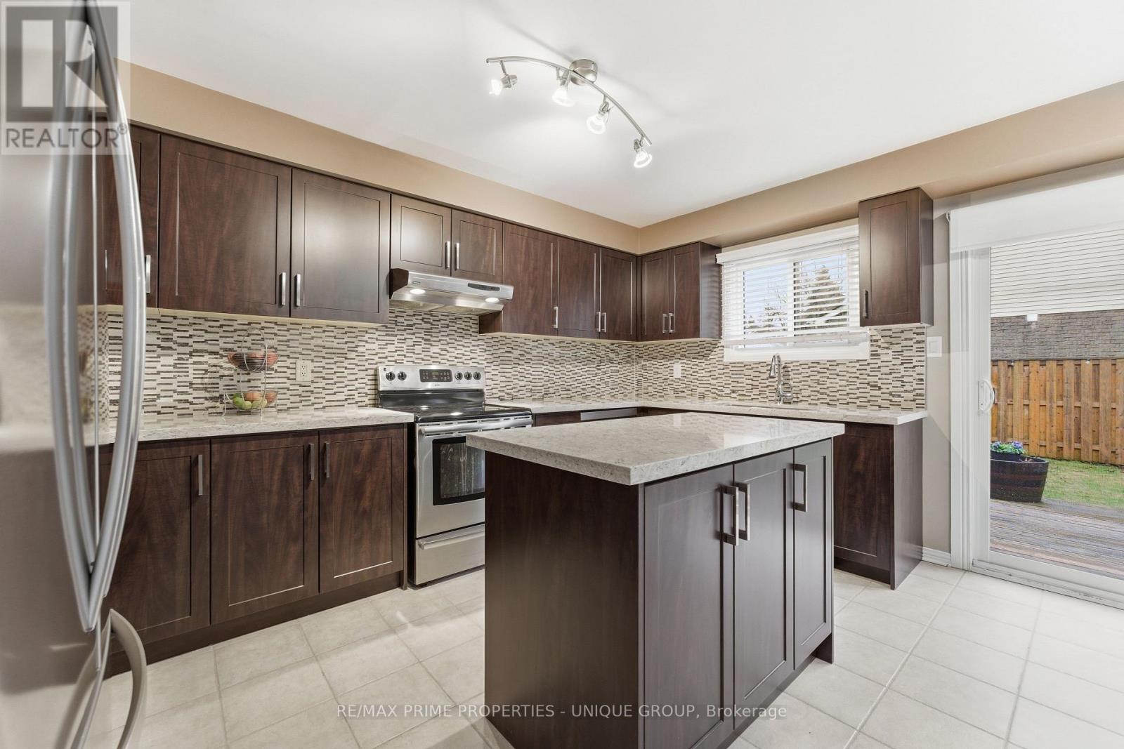 1518 Rawlings Drive, Pickering, Ontario  L1V 5A5 - Photo 12 - E13005886