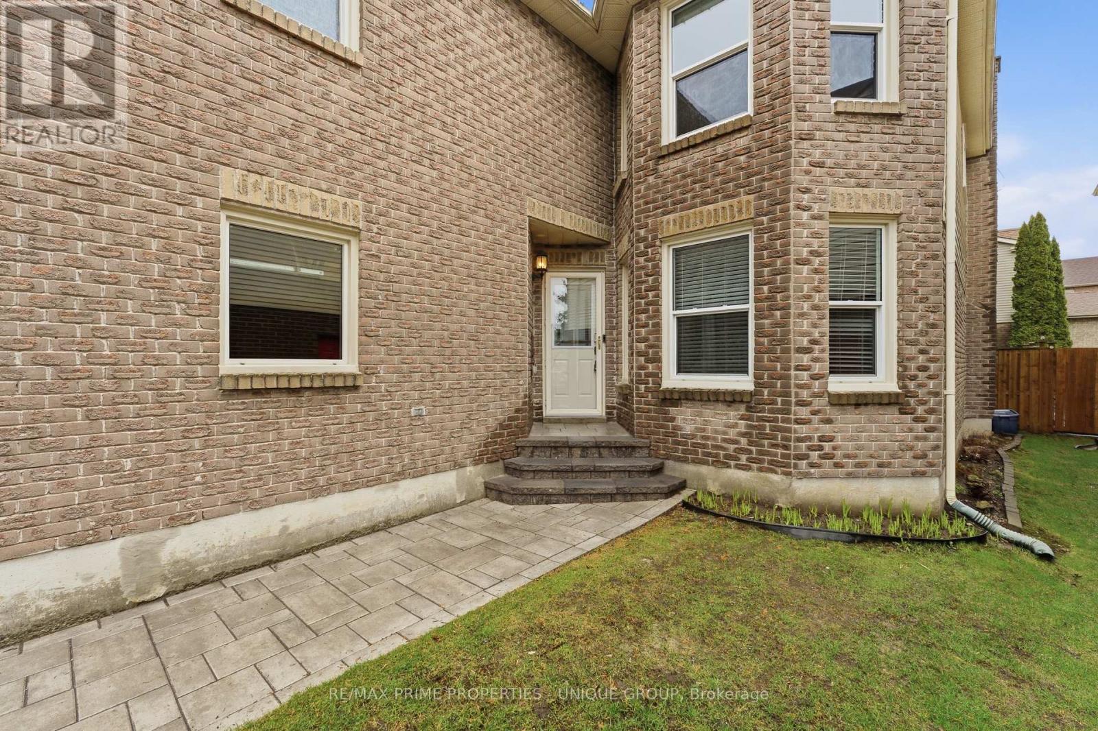 1518 Rawlings Drive, Pickering, Ontario  L1V 5A5 - Photo 3 - E13005886