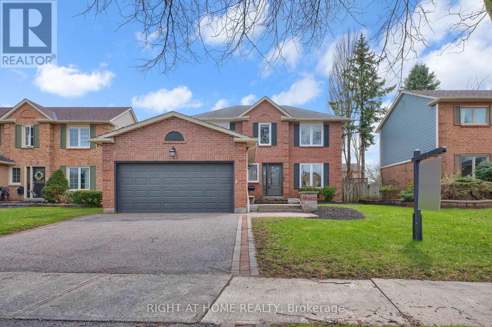 527 Beech Street E, Whitby, Ontario  L1N 7R1 - Photo 2 - E13005904