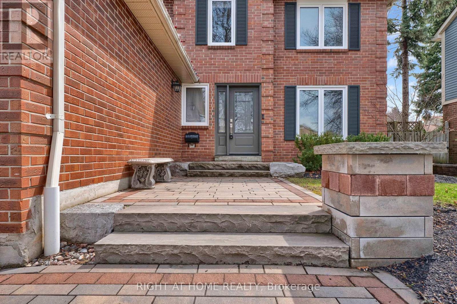 527 Beech Street E, Whitby, Ontario  L1N 7R1 - Photo 3 - E13005904