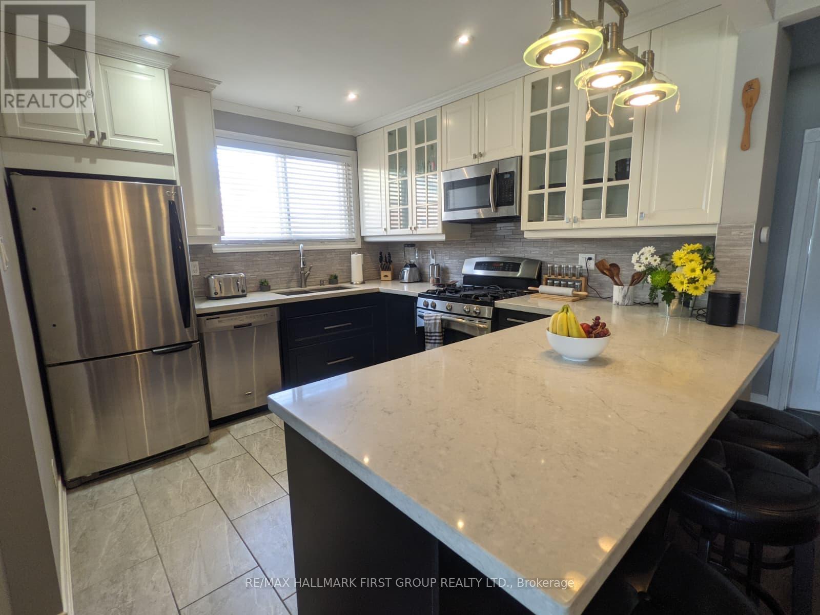 15 THORNCROFT CRESCENT, Ajax, Ontario