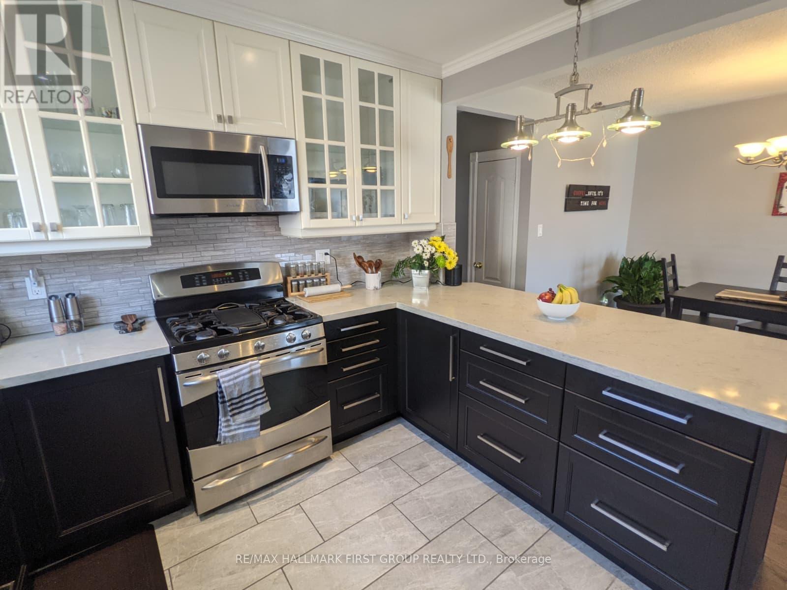 15 Thorncroft Crescent, Ajax, Ontario  L1S 2S1 - Photo 2 - E13005944