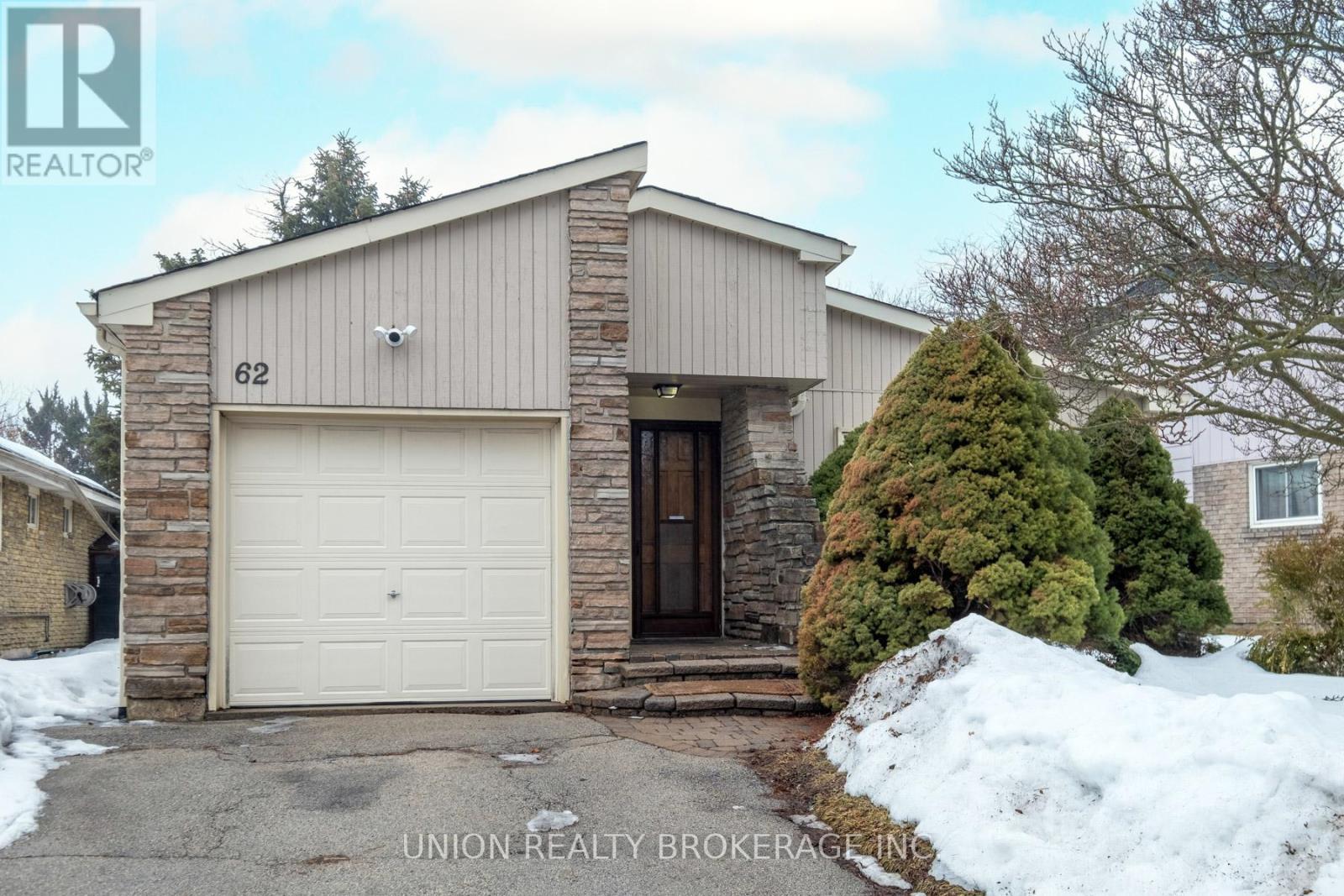 62 ARDGOWAN CRESCENT, Toronto, Ontario