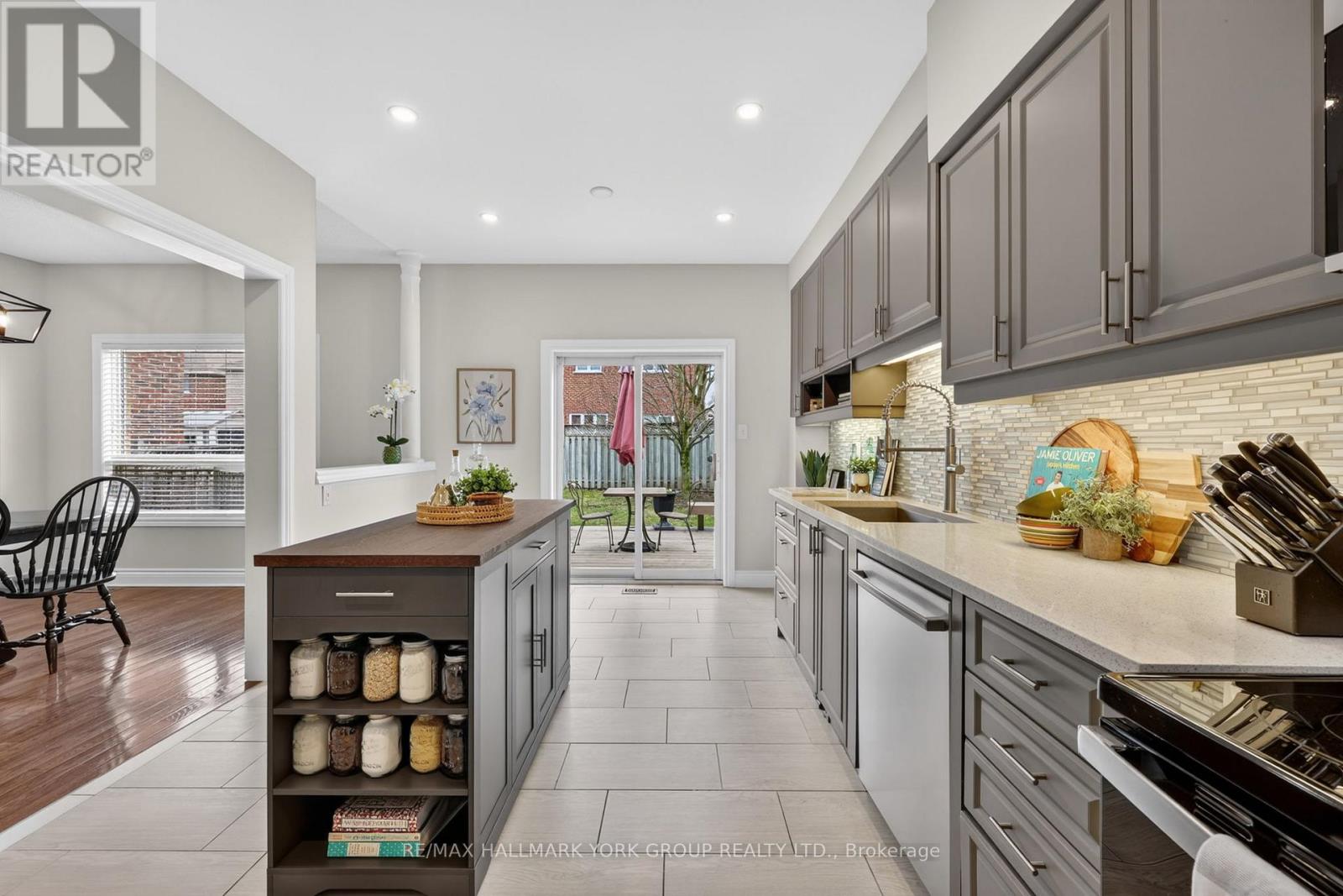 540 Greig Circle, Newmarket, Ontario  L3Y 8S6 - Photo 14 - N13005762