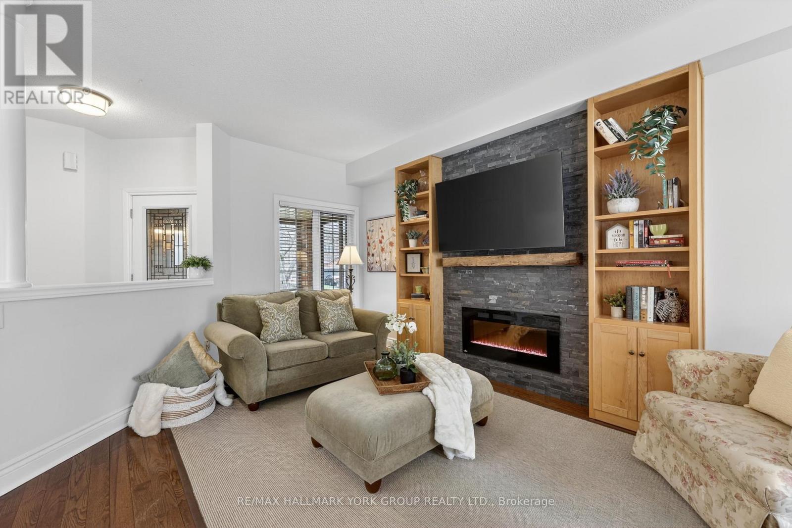 540 Greig Circle, Newmarket, Ontario  L3Y 8S6 - Photo 4 - N13005762