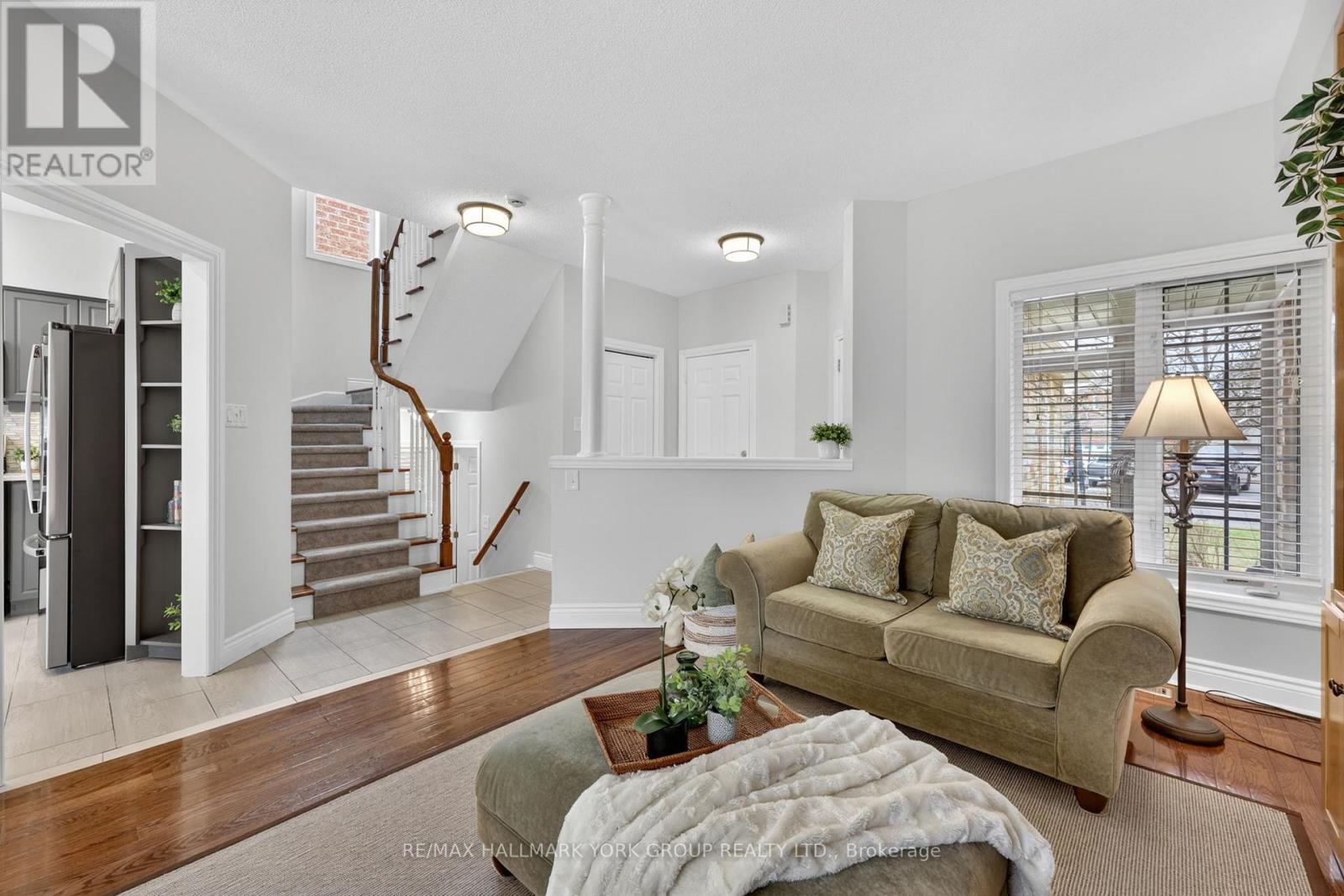 540 Greig Circle, Newmarket, Ontario  L3Y 8S6 - Photo 6 - N13005762