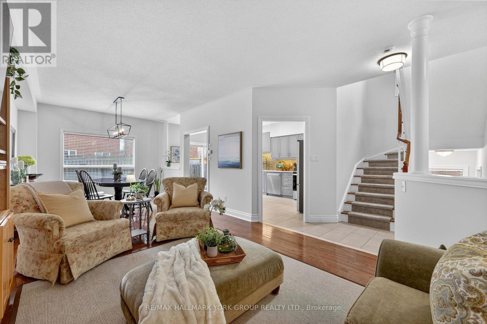 540 Greig Circle, Newmarket, Ontario  L3Y 8S6 - Photo 7 - N13005762