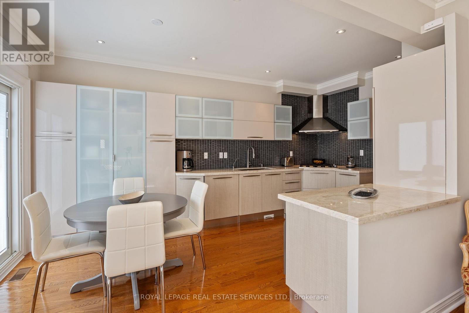 140 Kingsbridge Circle, Vaughan, Ontario  L4J 8P2 - Photo 8 - N13005776