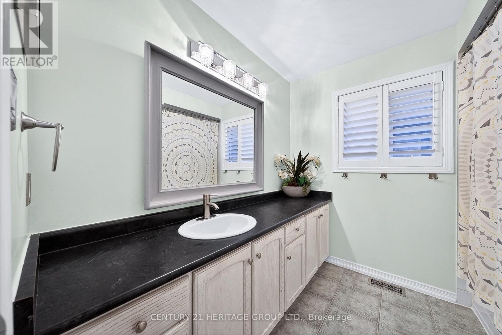 13 Richardson Crescent, Bradford West Gwillimbury, Ontario  L3Z 0L6 - Photo 28 - N13005800