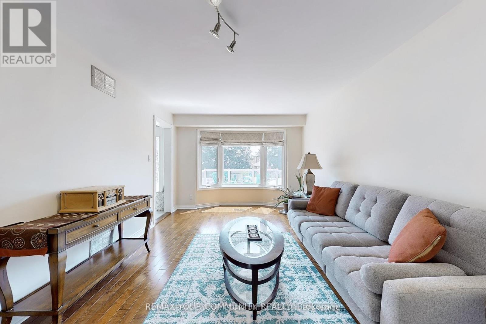 22 Hulst Drive, Bradford West Gwillimbury, Ontario  L3Z 2T3 - Photo 10 - N13005916