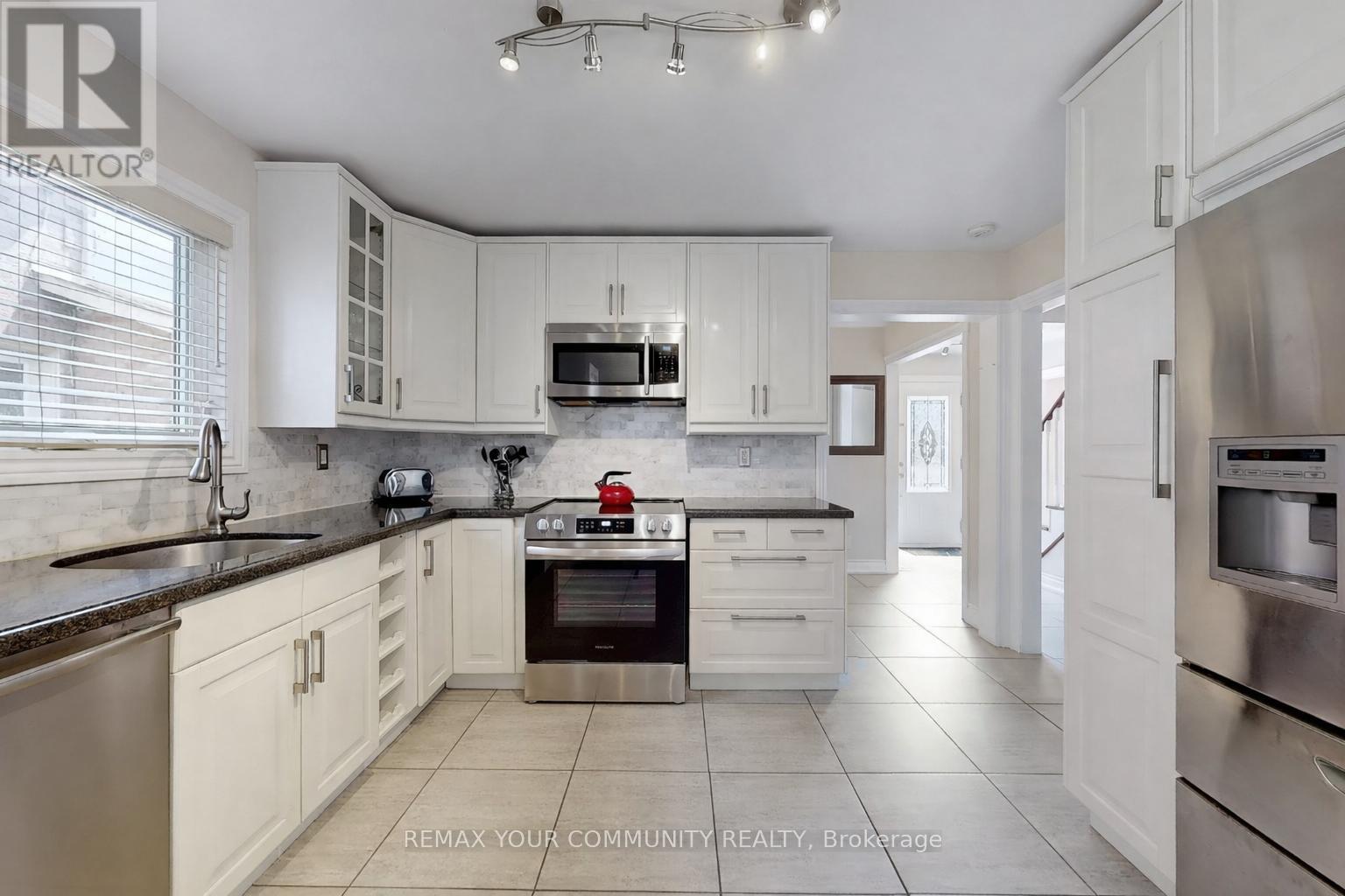 22 Hulst Drive, Bradford West Gwillimbury, Ontario  L3Z 2T3 - Photo 13 - N13005916