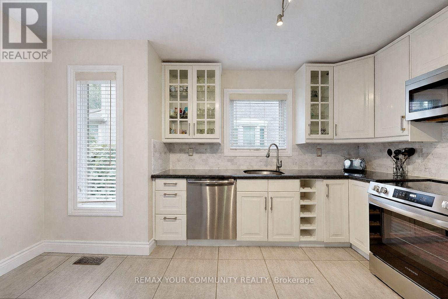 22 Hulst Drive, Bradford West Gwillimbury, Ontario  L3Z 2T3 - Photo 14 - N13005916