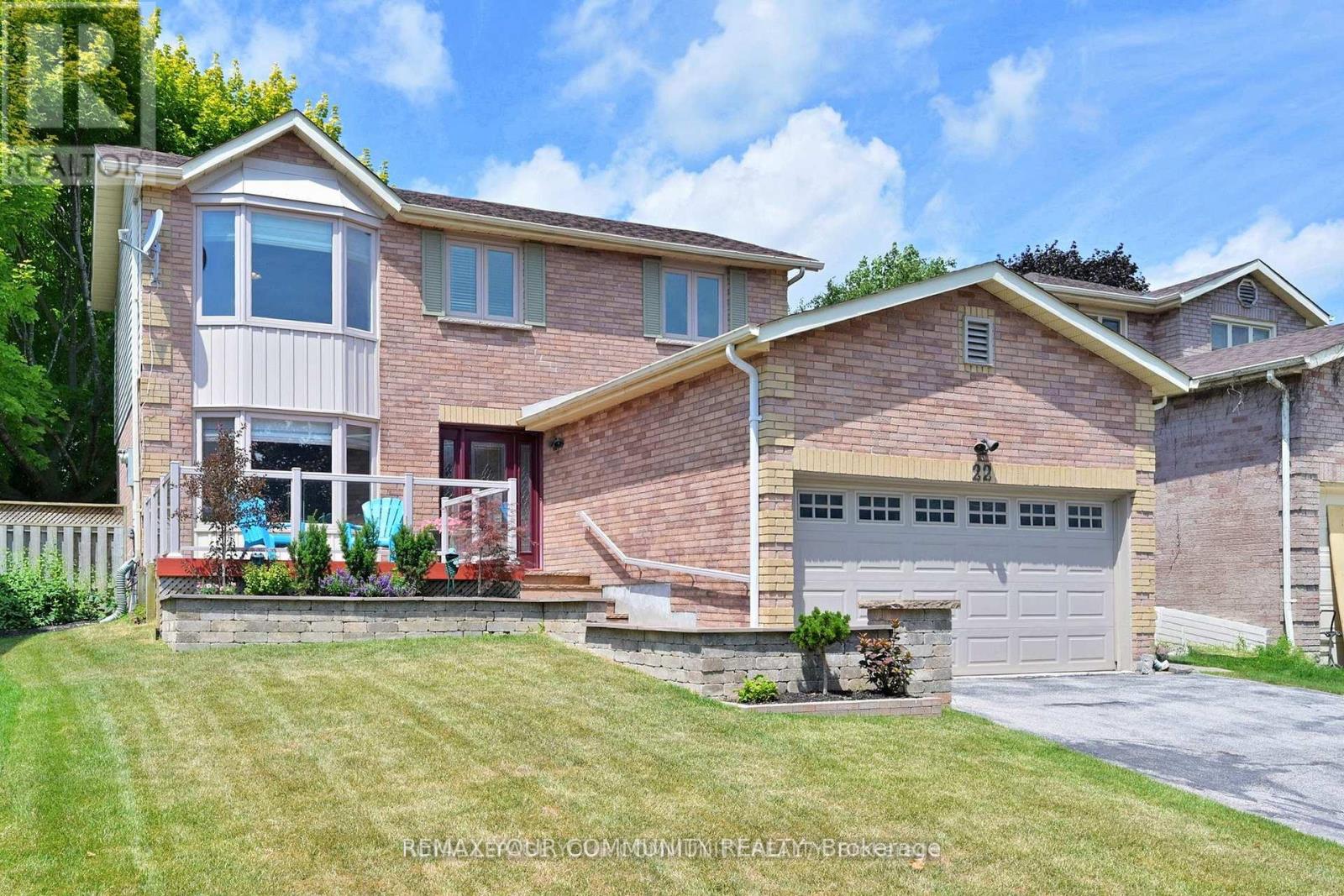 22 Hulst Drive, Bradford West Gwillimbury, Ontario  L3Z 2T3 - Photo 3 - N13005916