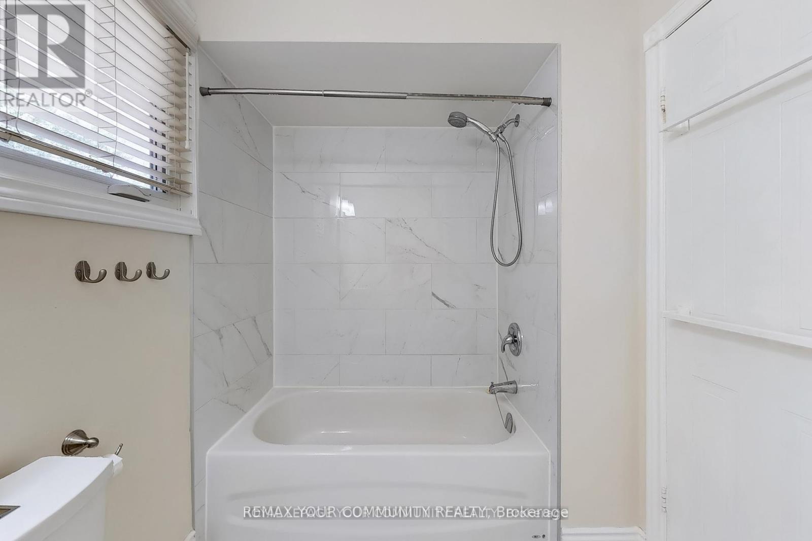 22 Hulst Drive, Bradford West Gwillimbury, Ontario  L3Z 2T3 - Photo 33 - N13005916