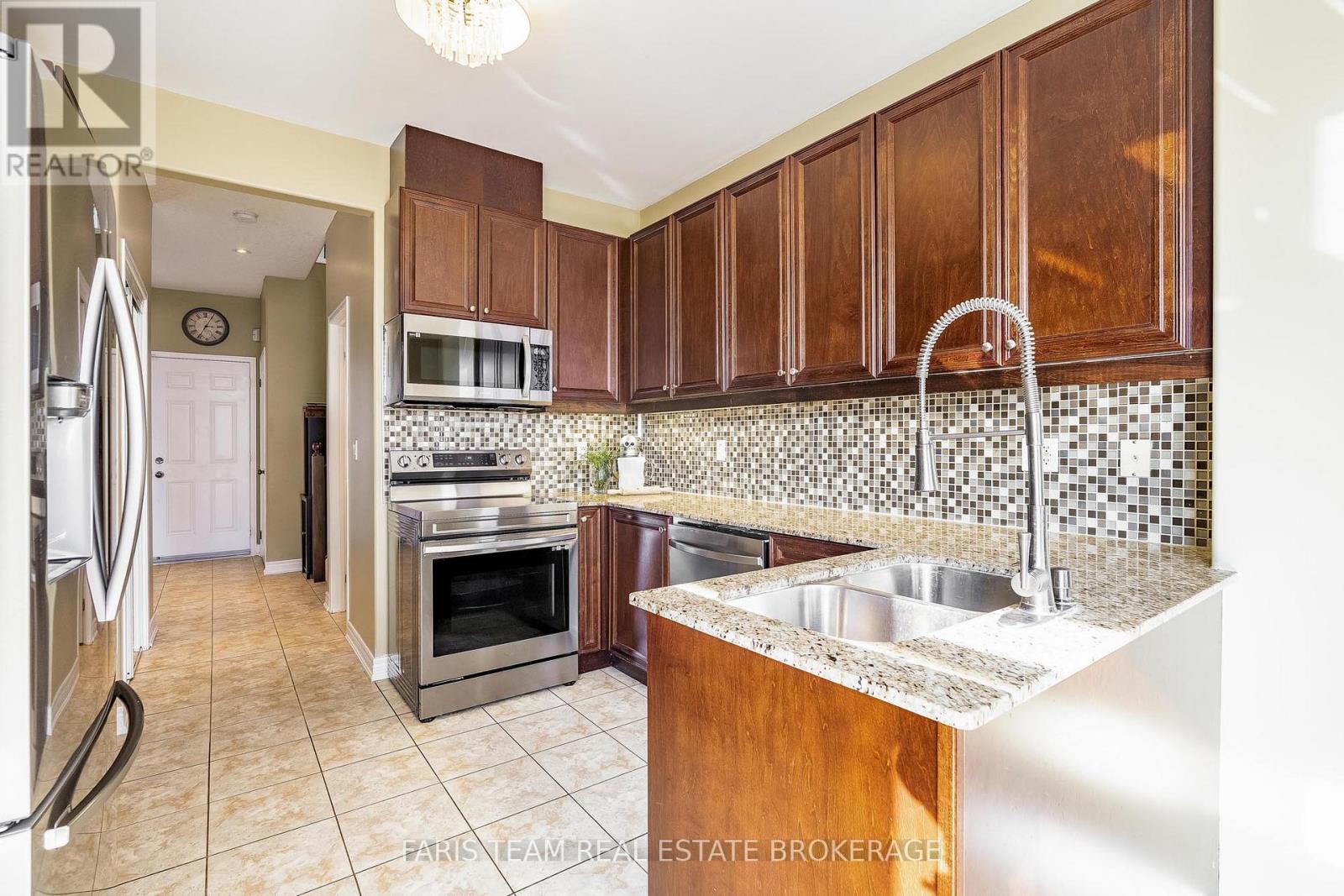 1845 Lamstone Street, Innisfil, Ontario  L9S 4Z8 - Photo 6 - N13005930