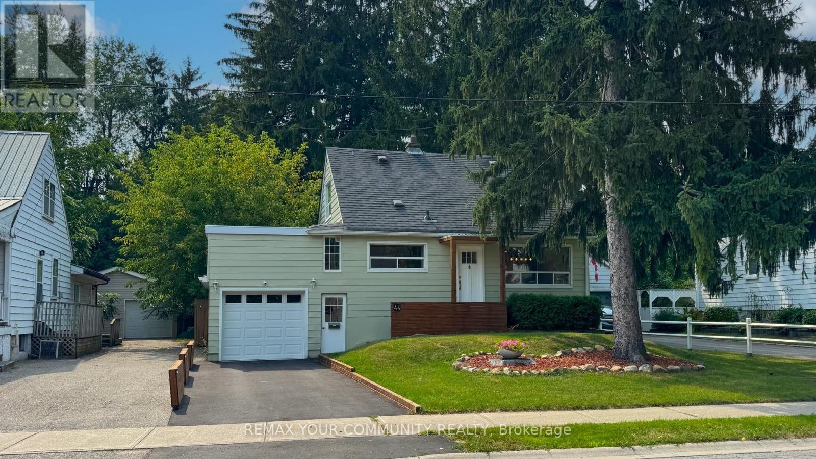 44 REAMAN STREET, Richmond Hill, Ontario