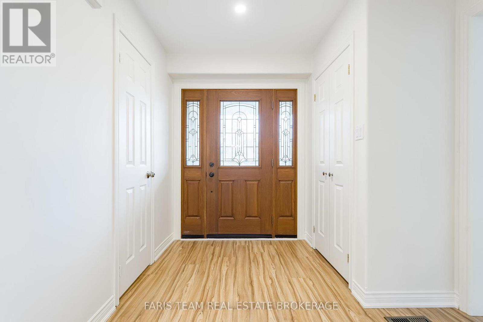 28 Bayshore Boulevard, Barrie, Ontario  L4N 9R5 - Photo 4 - S13005700