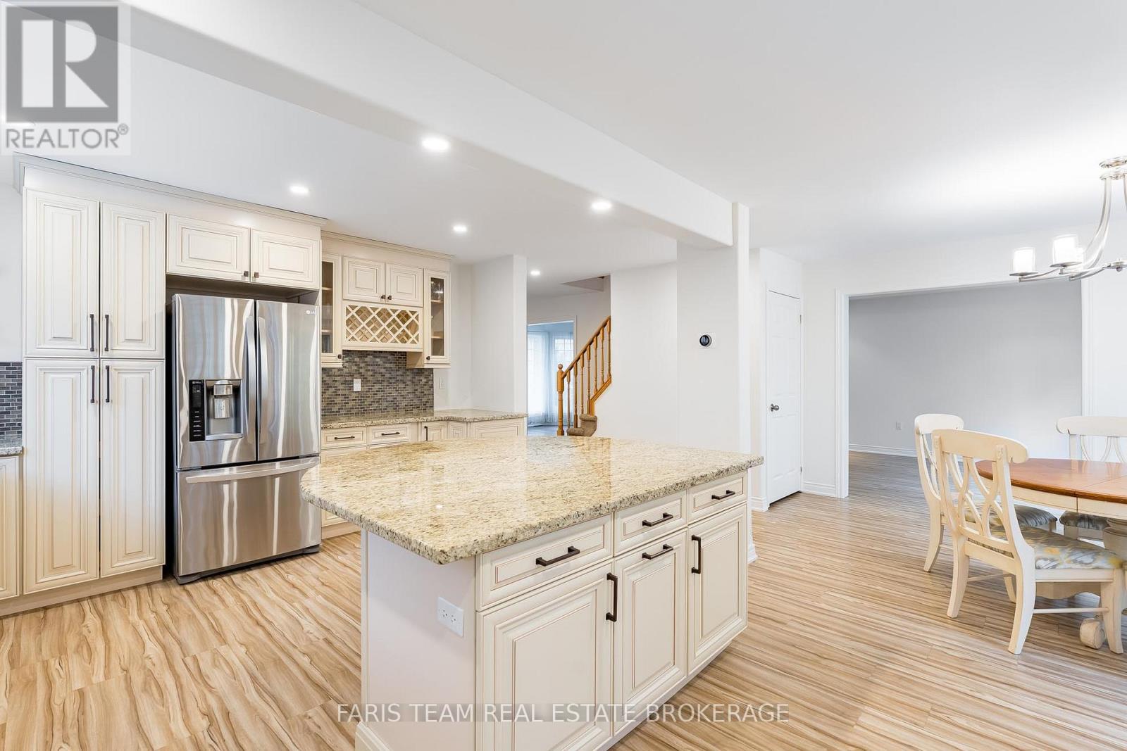 28 Bayshore Boulevard, Barrie, Ontario  L4N 9R5 - Photo 7 - S13005700