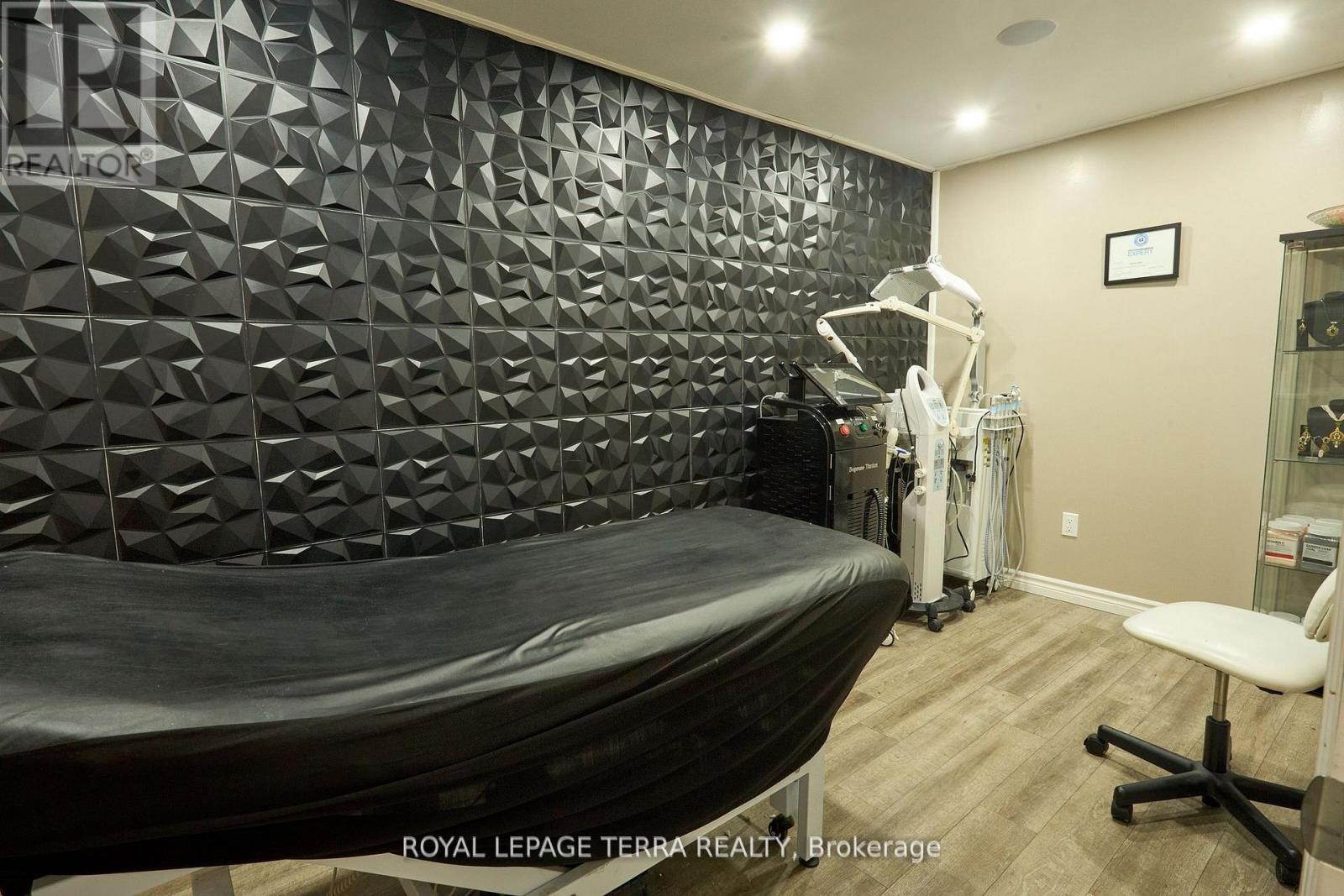 315 Blake Street, Barrie, Ontario  L4M 1K7 - Photo 7 - S13006002