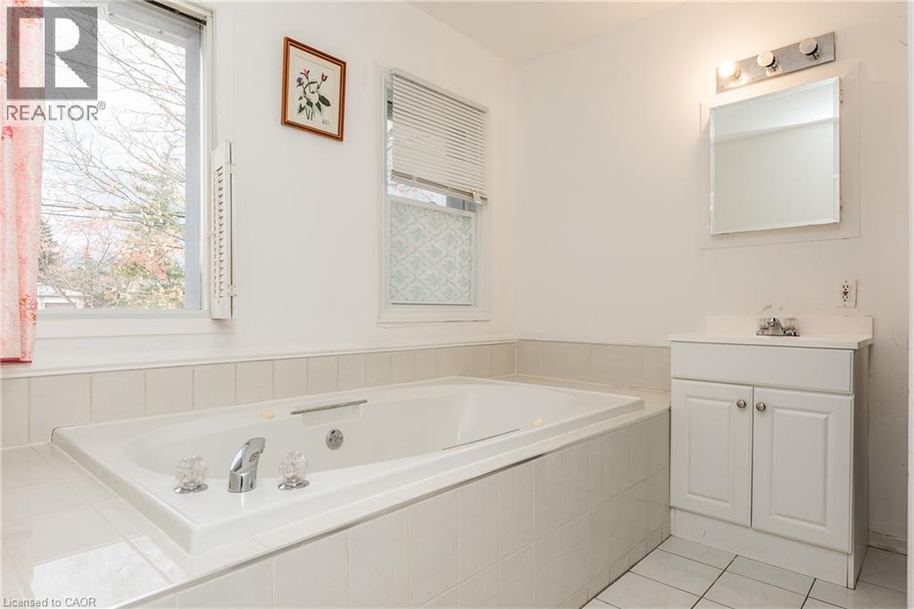 1242 Rebecca Street, Oakville, Ontario  L6L 1Z2 - Photo 17 - 40788370