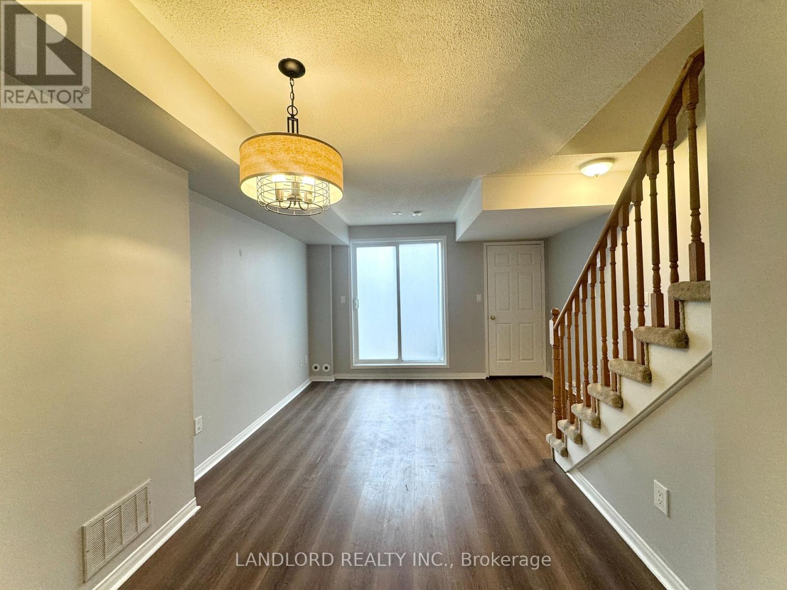 91 - 65 Turntable Crescent, Toronto, Ontario  M6H 4K8 - Photo 10 - W12763746