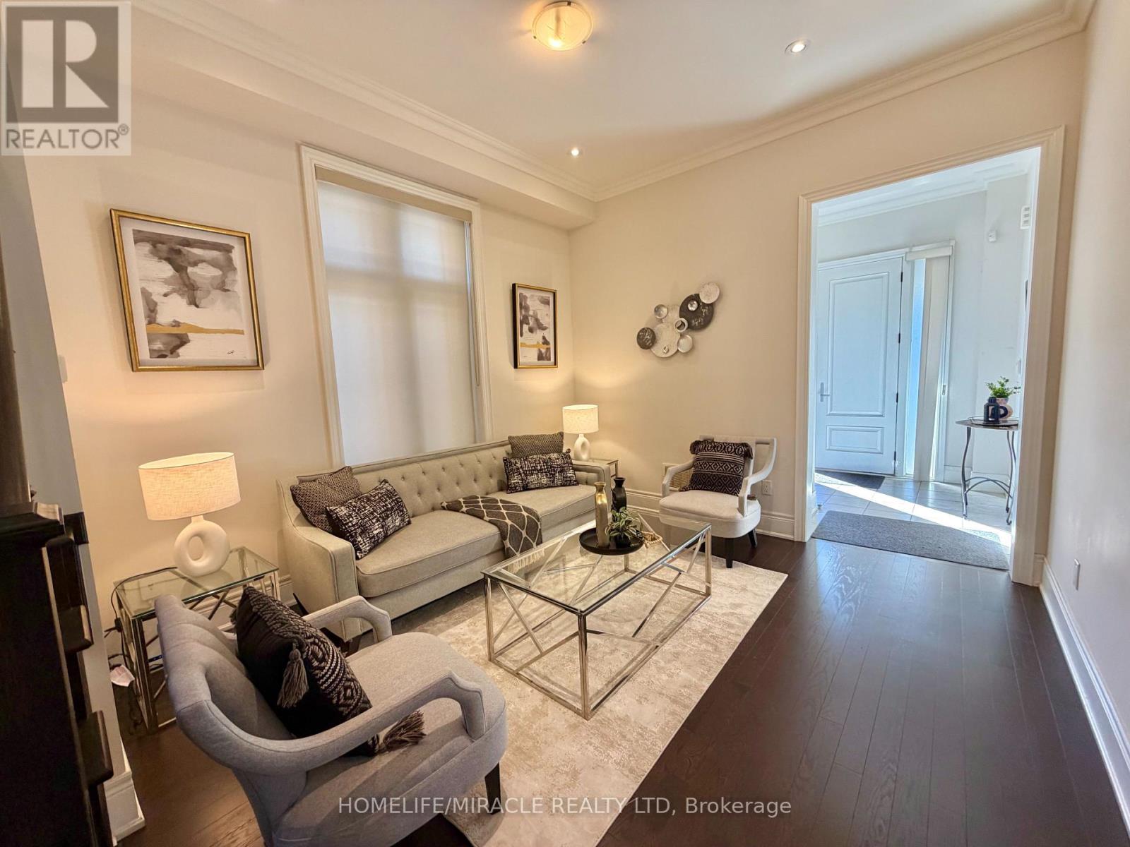 16 Lyle Way, Brampton, Ontario  L6X 5P8 - Photo 2 - W12951398