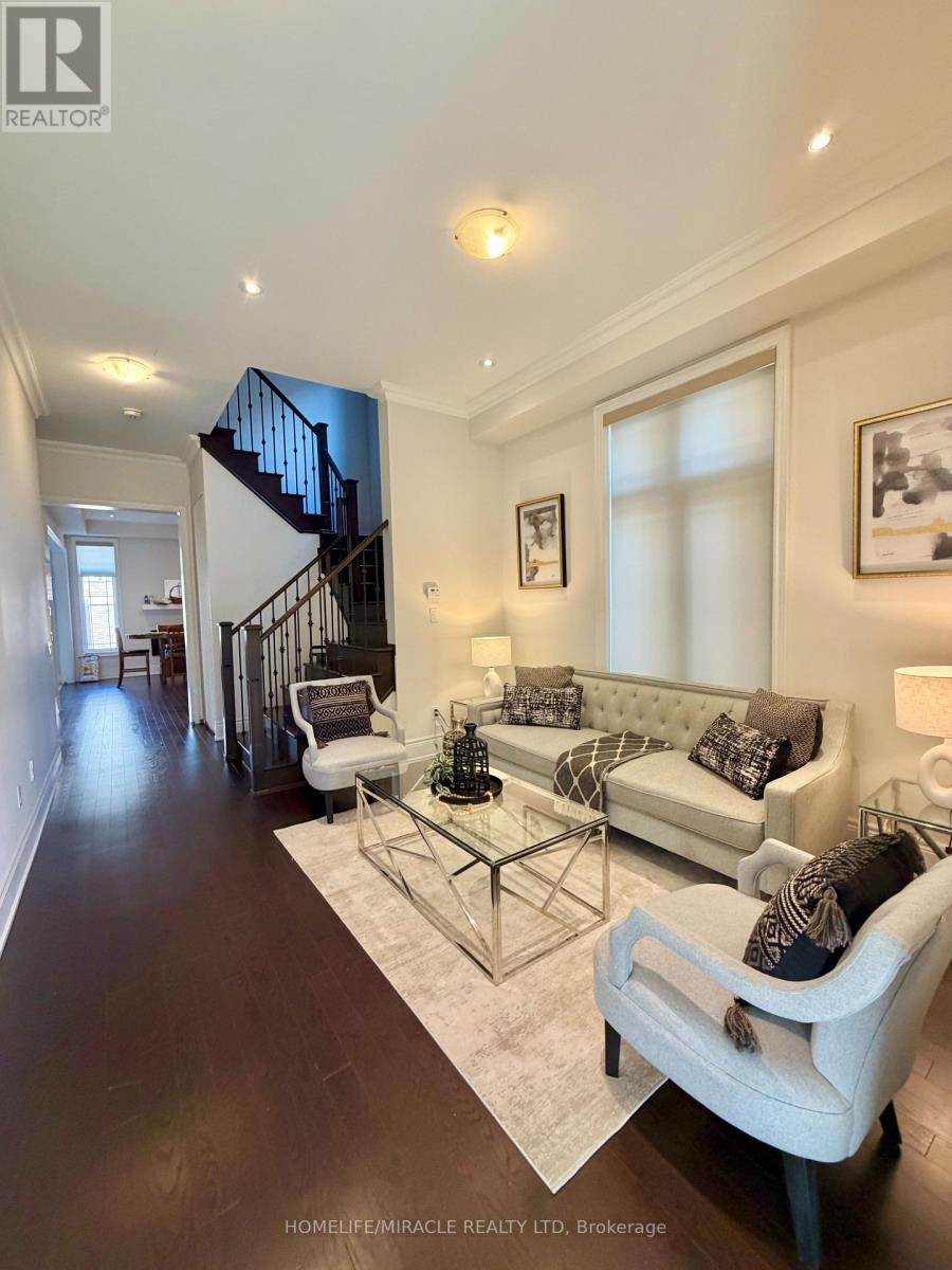 16 Lyle Way, Brampton, Ontario  L6X 5P8 - Photo 4 - W12951398