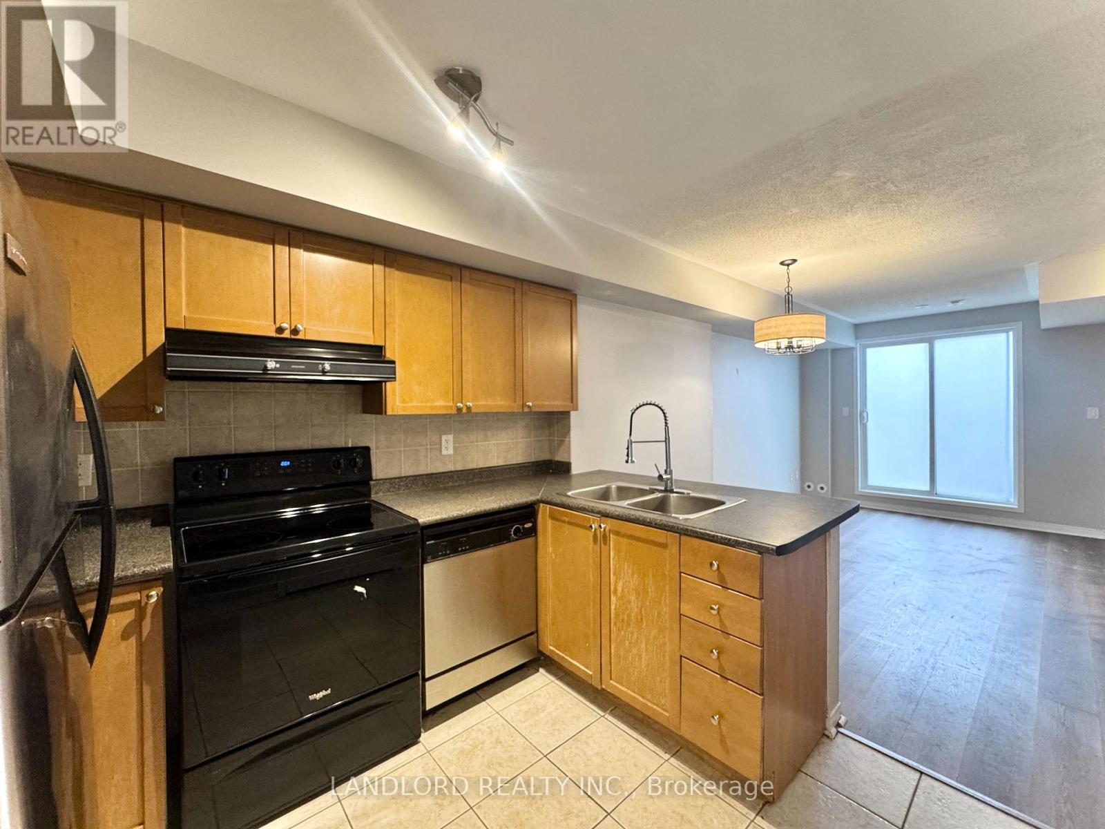 91 - 65 Turntable Crescent, Toronto, Ontario  M6H 4K8 - Photo 1 - W12763746